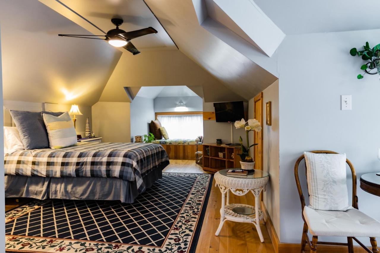 A Hidden Gem Bed And Breakfast Windsor Exterior foto