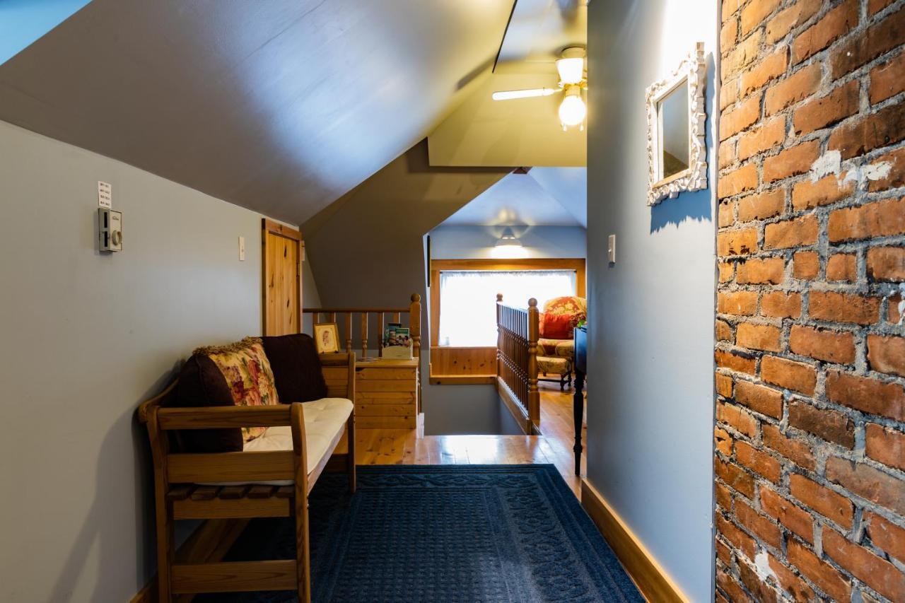 A Hidden Gem Bed And Breakfast Windsor Exterior foto